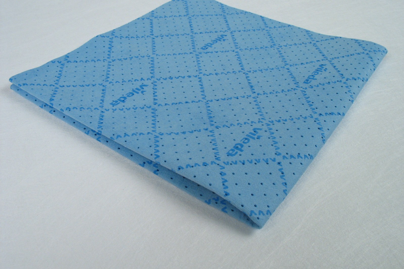 Nonwoven Wets Straight Through and Shoe Seams Blot: Chemi Te