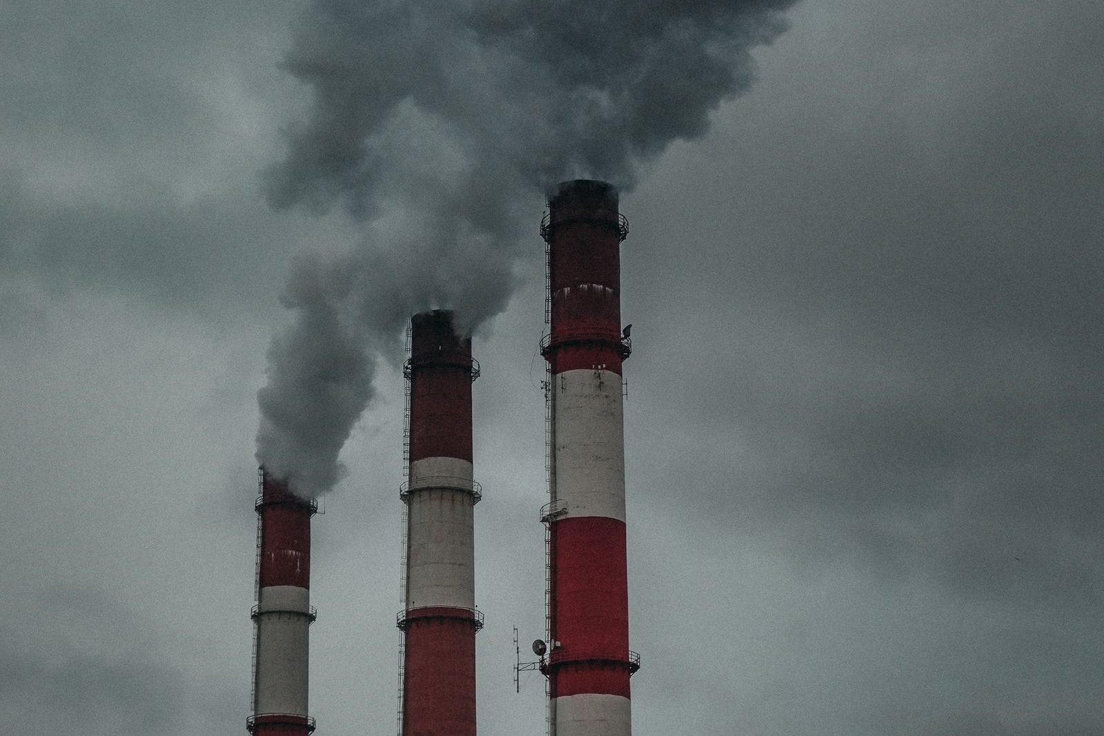 Why Does the Slurry in the Desulfurization Tower Foam Higher